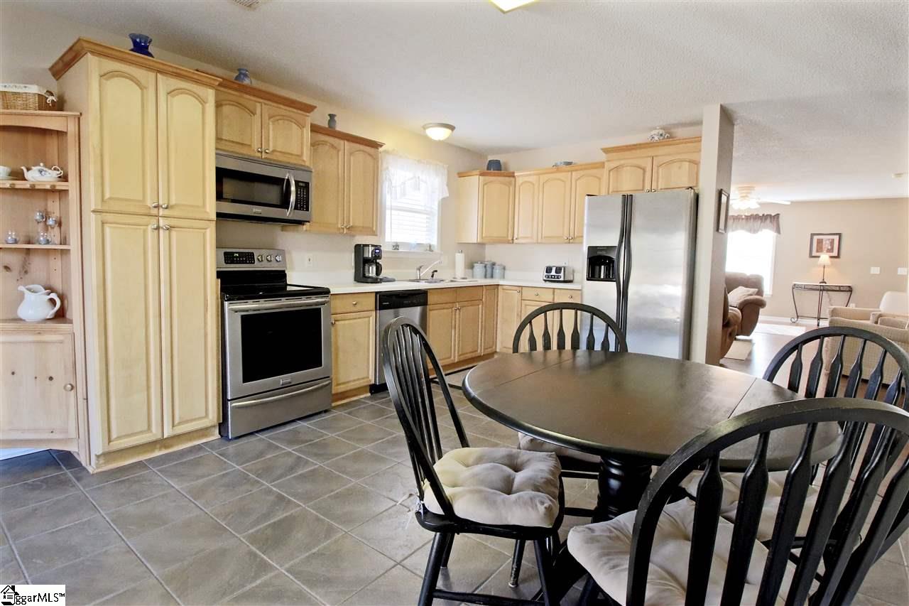 431 Broyles Point Road Townville, SC 29689 - Photo 5 of 25 Gallery Image 5