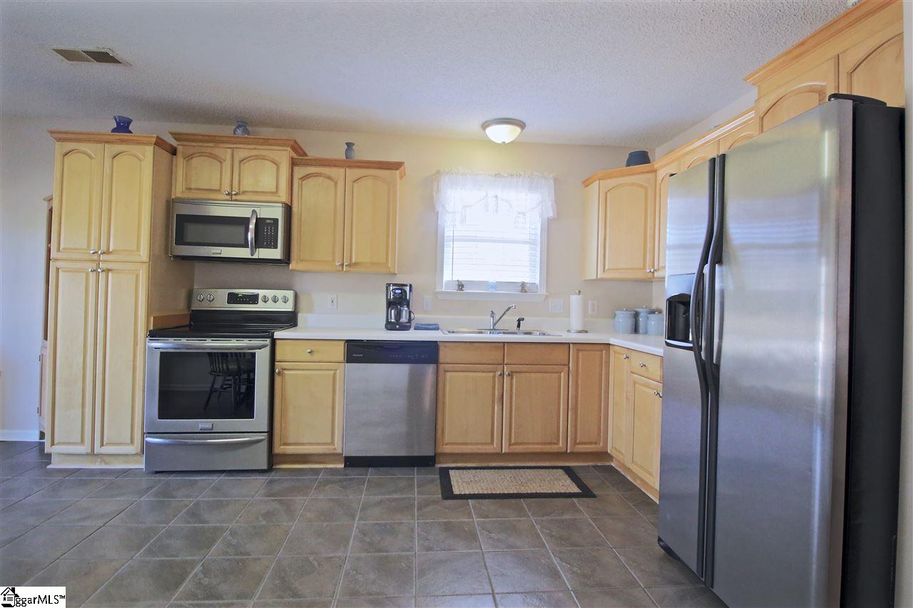 431 Broyles Point Road Townville, SC 29689 - Photo 6 of 25 Gallery Image 6