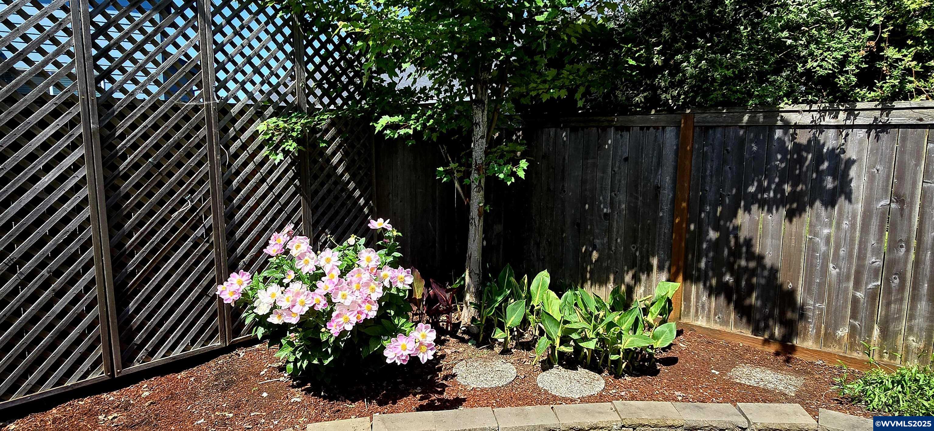 1047 Robbins Way Lebanon, OR 97355 - Photo 26 of 28