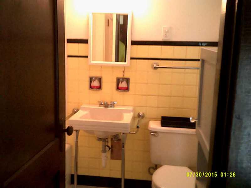 822 Bower Hill Road Bridgeville, PA 15017 - Photo 10 of 24 Full Bath.
