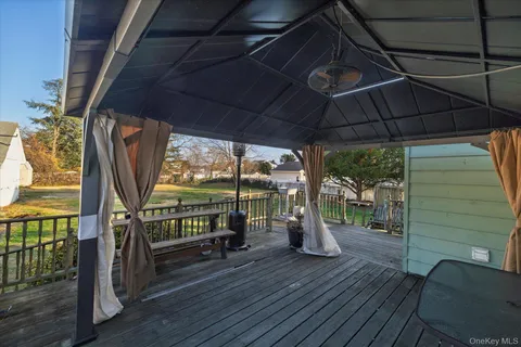 a view of sitting area with wooden floor