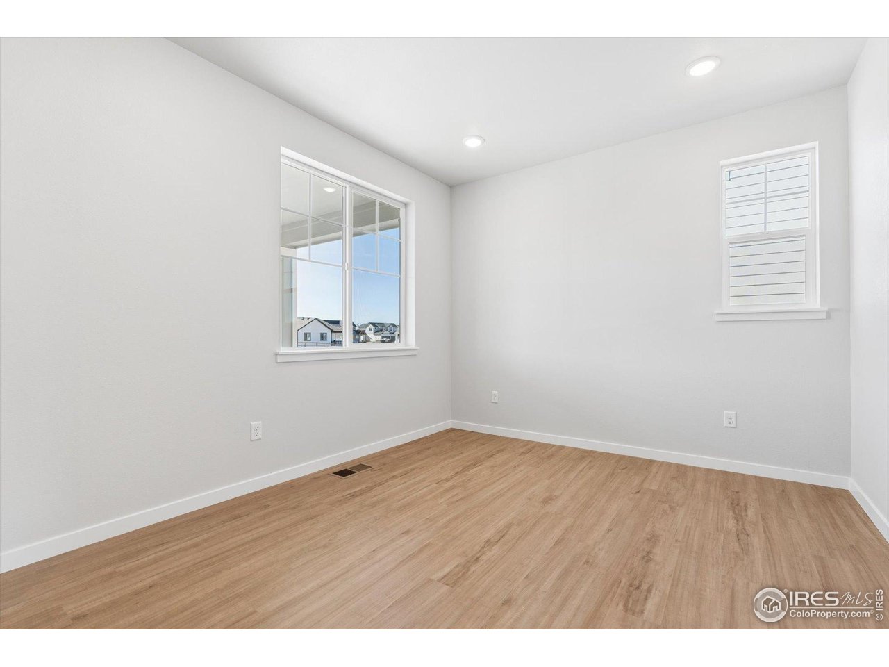 866 Mesic Lane Windsor, CO 80550 - Photo 4 of 32