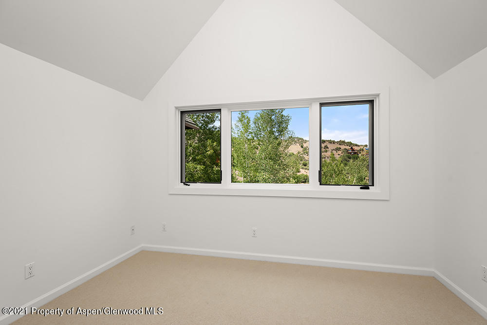 400 Medicine Bow Road Aspen, CO 81611 - Photo 25 of 58 an empty room with a window