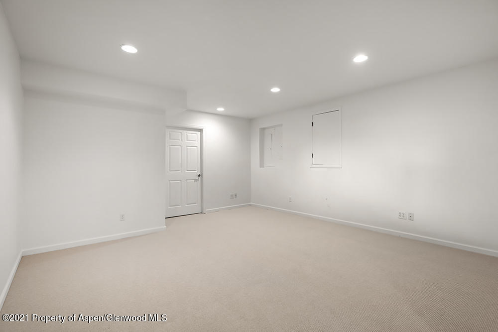 400 Medicine Bow Road Aspen, CO 81611 - Photo 27 of 58 an empty room with white walls and windows