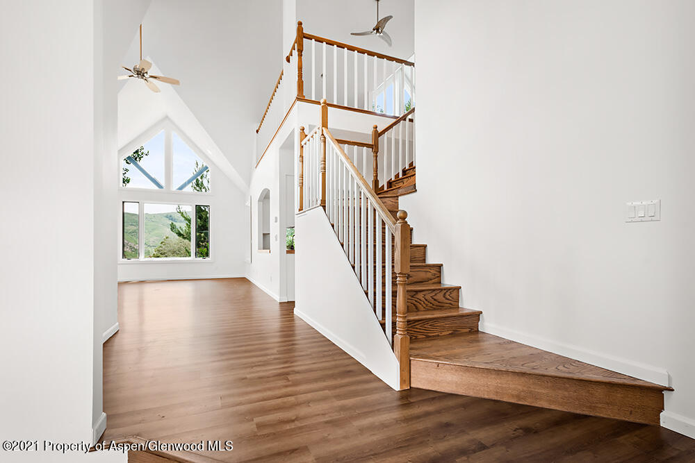 400 Medicine Bow Road Aspen, CO 81611 - Photo 33 of 58 Hallway