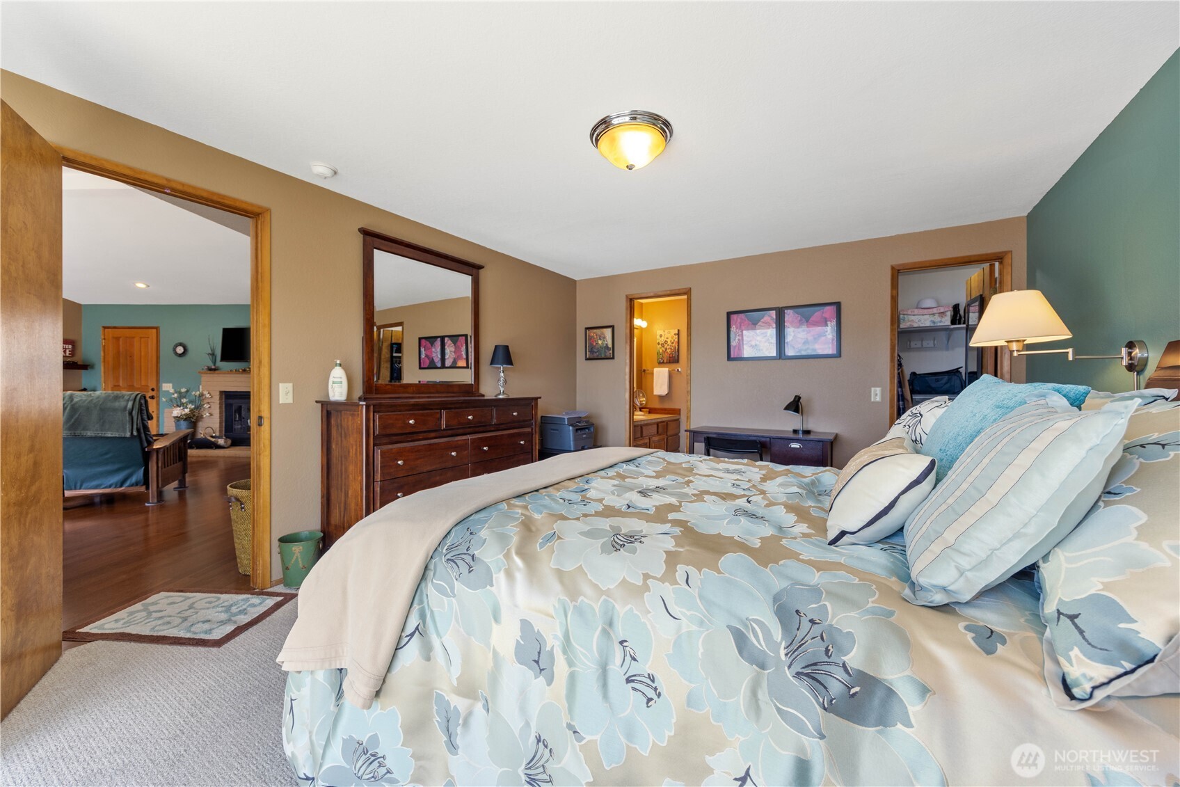 217 Riviera Drive Chelan, WA 98816 - Photo 12 of 38 a bed room with a bed and a chandelier