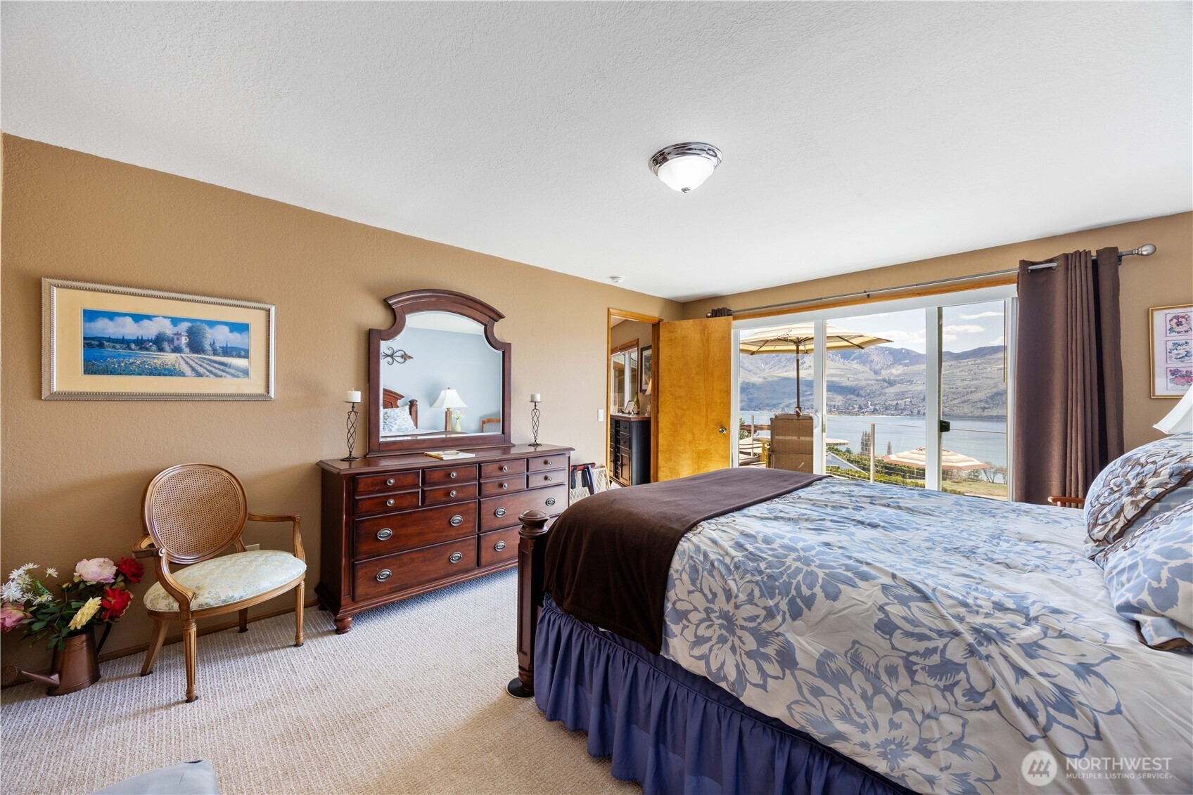 217 Riviera Drive Chelan, WA 98816 - Photo 14 of 38 a bedroom with a bed and wooden floor