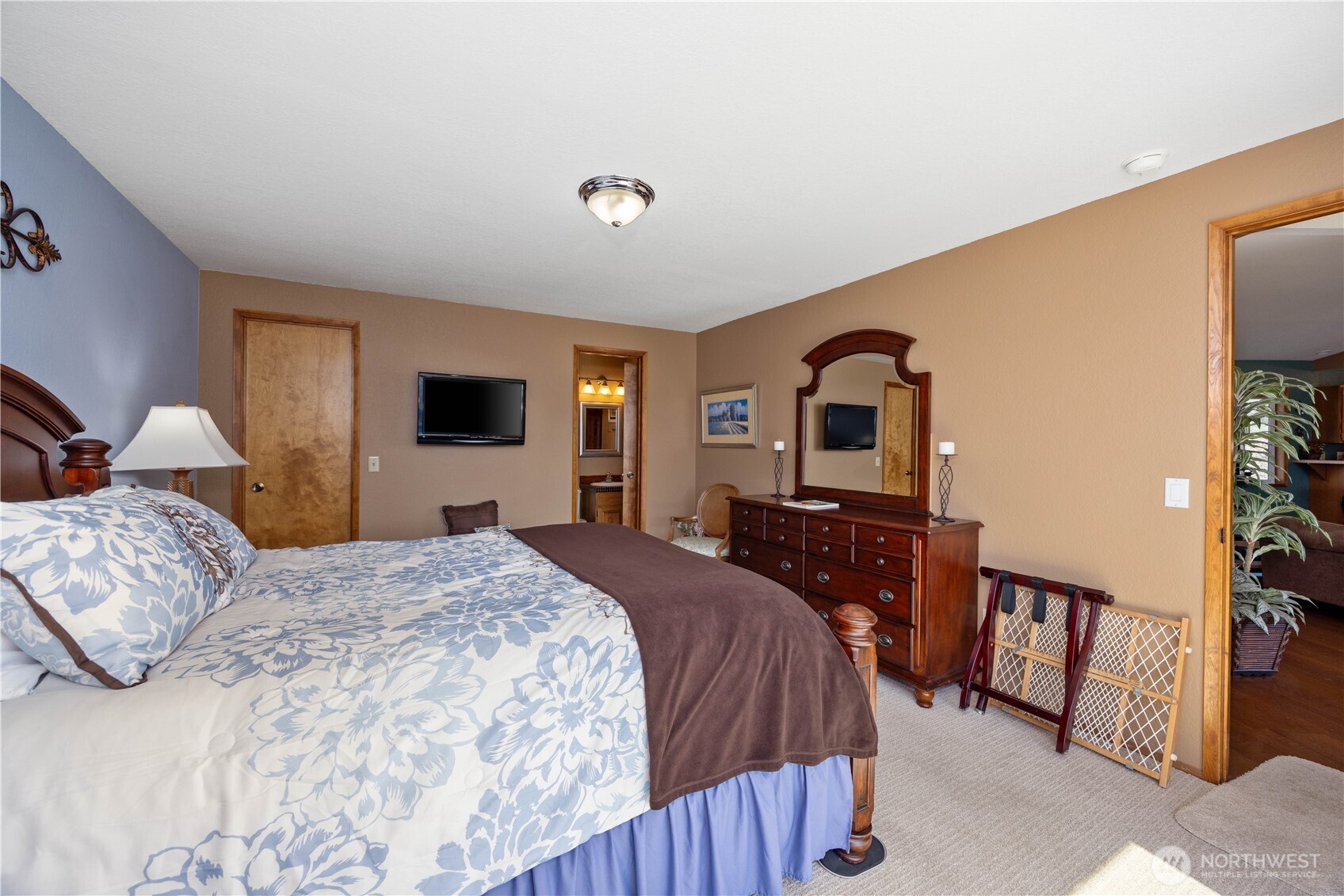 217 Riviera Drive Chelan, WA 98816 - Photo 15 of 38 a bedroom with a bed and a flat screen tv