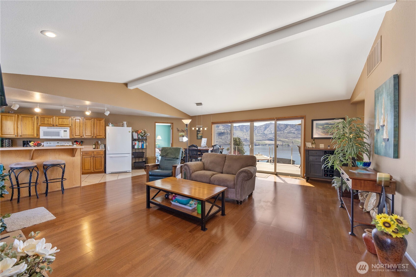 217 Riviera Drive Chelan, WA 98816 - Photo 9 of 38 a living room with furniture and a large window
