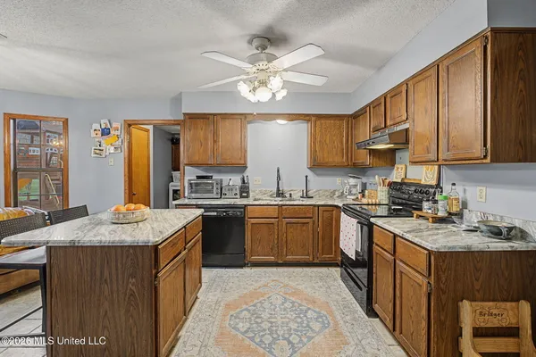 $375,000 | 7630 Whitten Hill Drive, Olive Branch, MS 38654