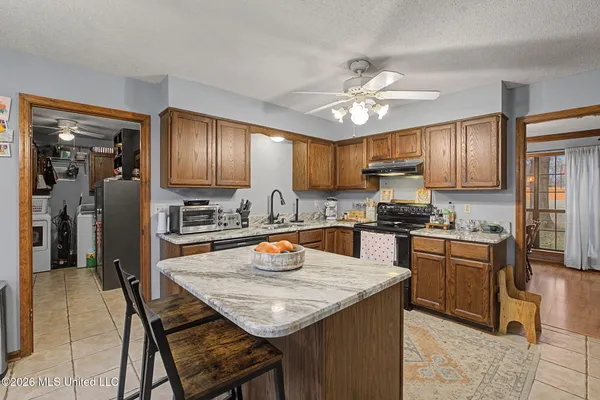 $375,000 | 7630 Whitten Hill Drive, Olive Branch, MS 38654