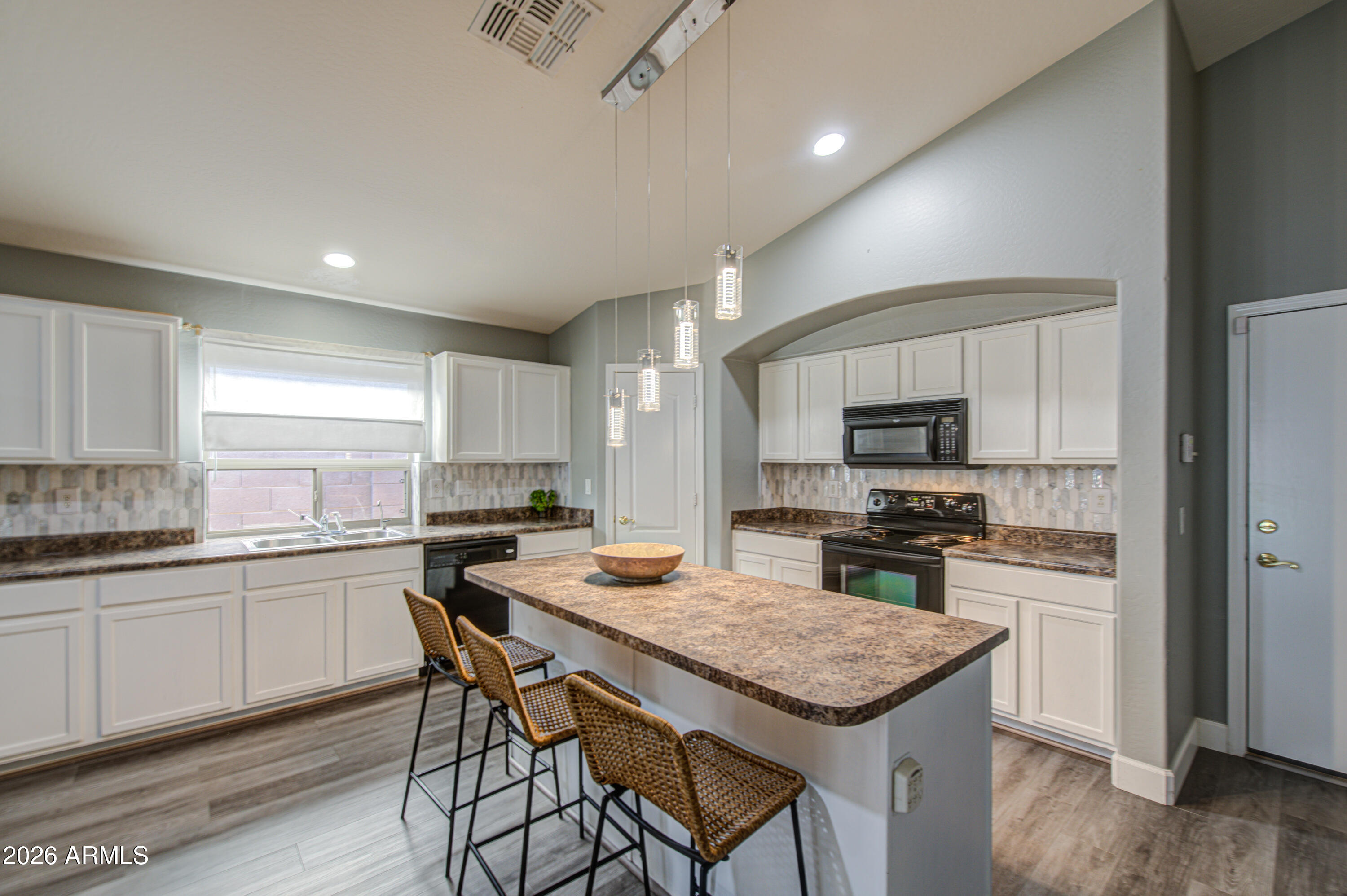 9130 West Riverside Avenue Tolleson, AZ 85353 - Photo 11 of 31 Kitchen 5