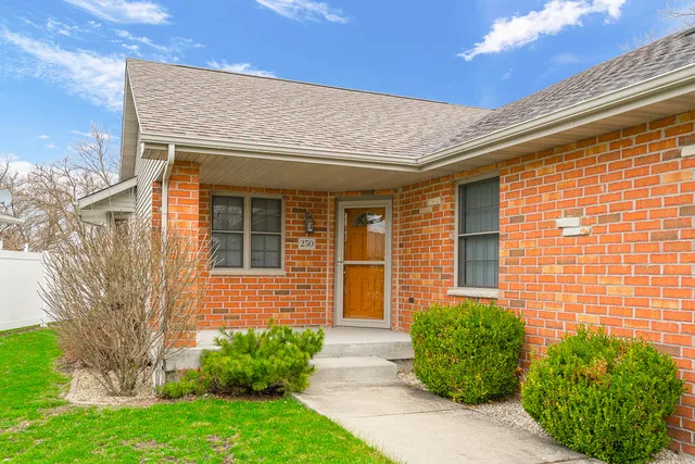 $1,300 | 250 South McGinty Street, Diamond, IL 60416