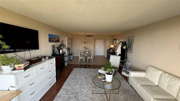 $2,900 | 780 Northeast 69th Street, Unit 2008, Miami, FL 33138
