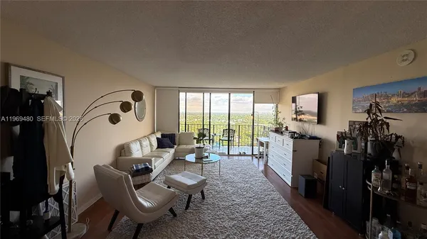 $2,900 | 780 Northeast 69th Street, Unit 2008, Miami, FL 33138