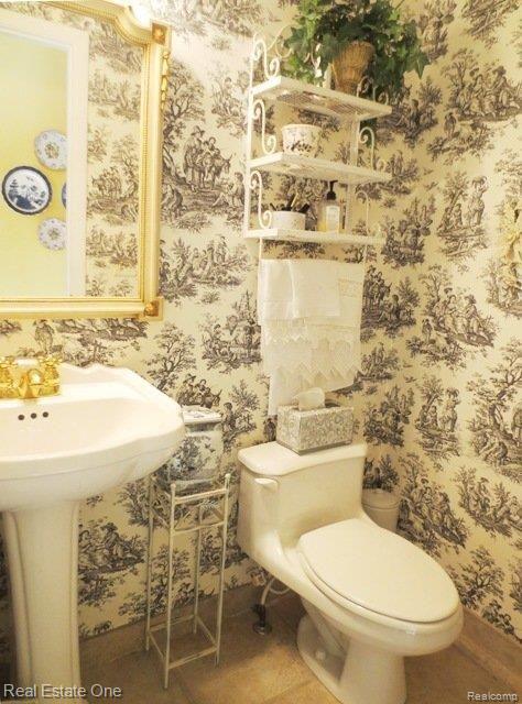 5070 Patrick Road West Bloomfield, MI 48322 - Photo 16 of 33 POWDER ROOM