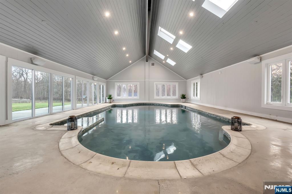 16 East Greenbrook Road Caldwell, NJ 07006 - Photo 22 of 34