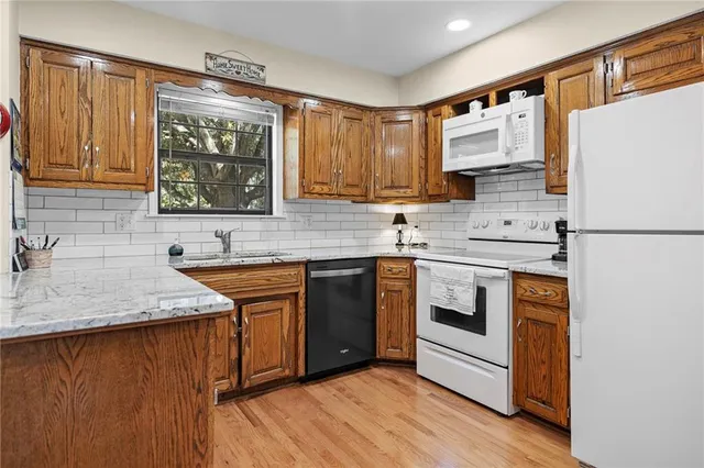 $375,000 | 8919 Greenway Lane, Lenexa, KS 66215