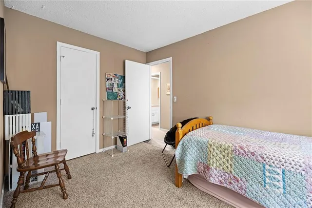 $375,000 | 8919 Greenway Lane, Lenexa, KS 66215