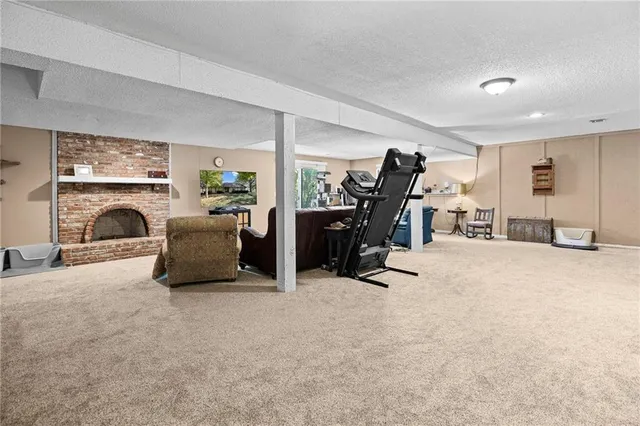 $375,000 | 8919 Greenway Lane, Lenexa, KS 66215