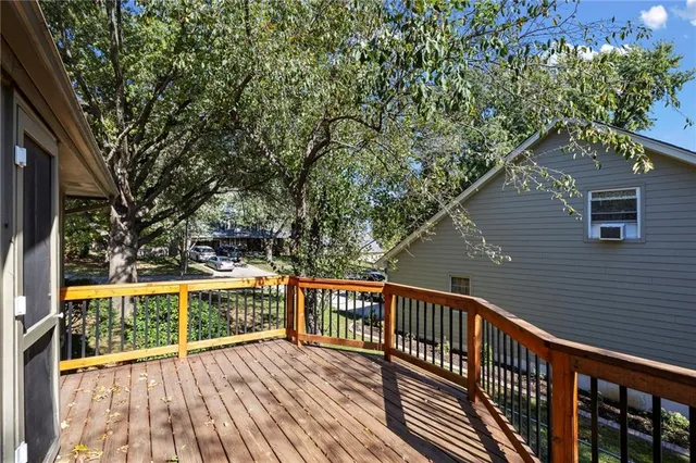 $375,000 | 8919 Greenway Lane, Lenexa, KS 66215