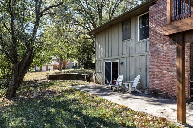 $375,000 | 8919 Greenway Lane, Lenexa, KS 66215