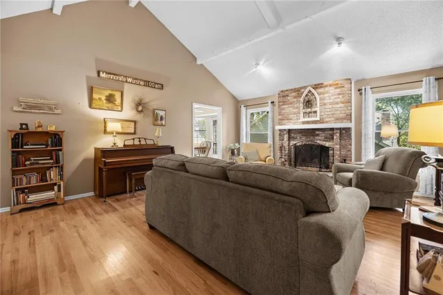 $375,000 | 8919 Greenway Lane, Lenexa, KS 66215