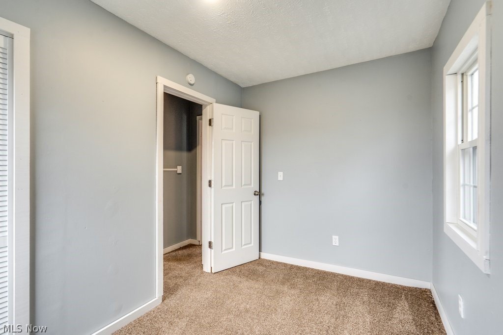 1607 9th Street Southwest Canton, OH 44706 - Photo 34 of 41 Light gray painted walls with white trim and a textured ceiling