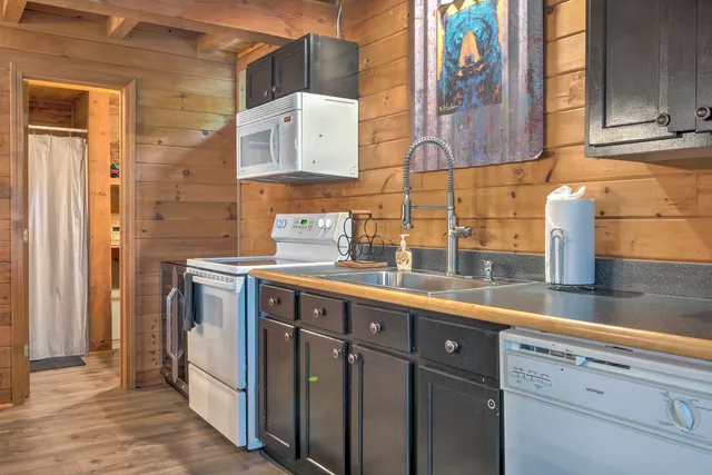 $735,000 | 27 Headlands Road, Winchester, NH 03470