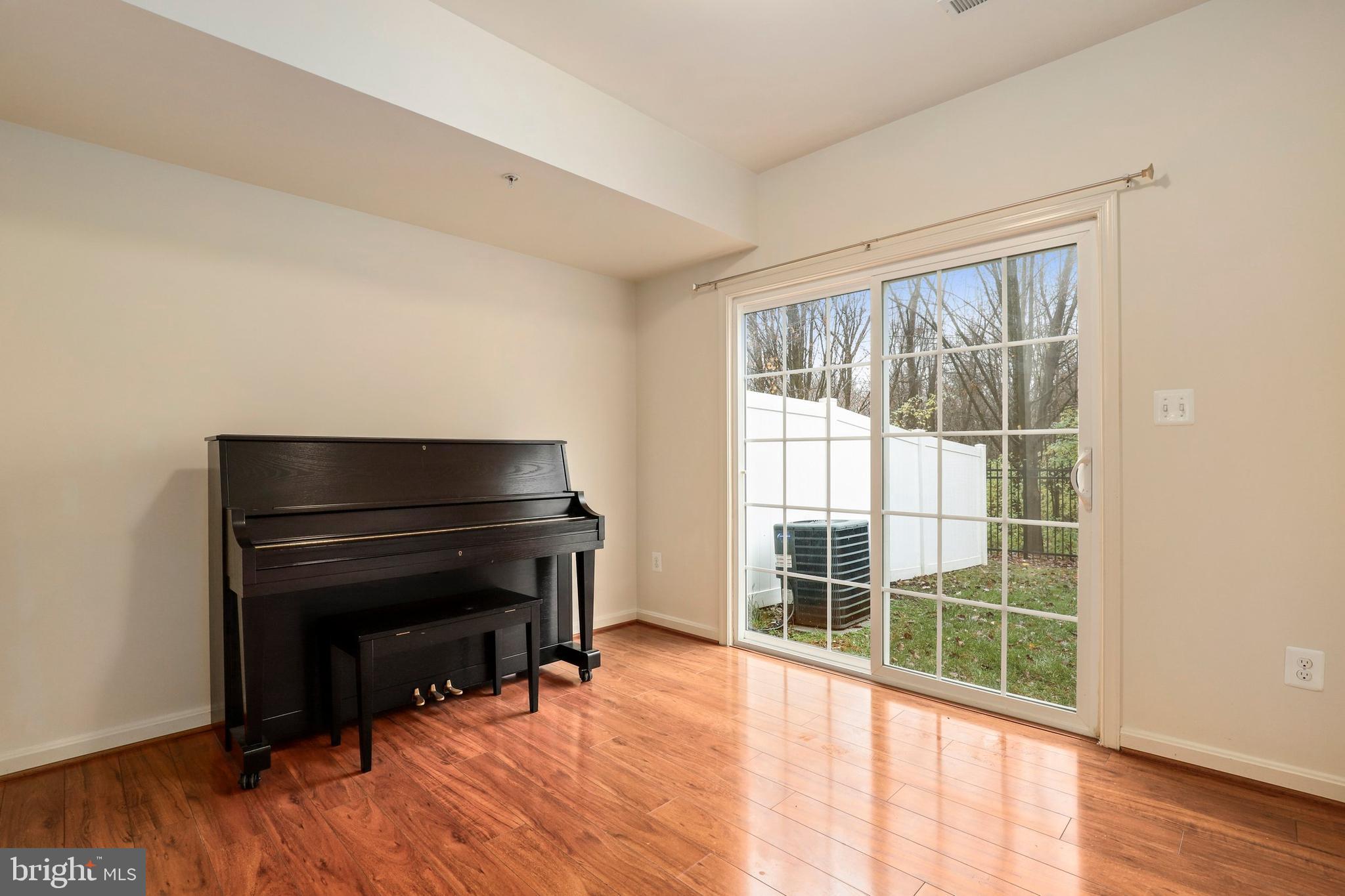 653 Tivoli Road Frederick, MD 21703 - Photo 6 of 32