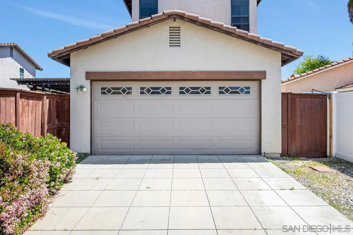 39537 Tischa Drive Temecula, CA 92591 - Photo 29 of 35 a front view of house