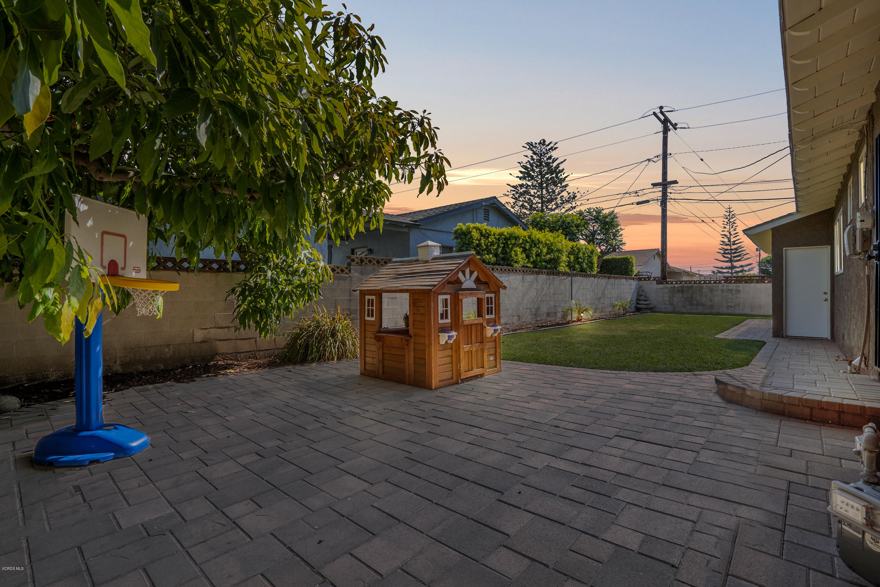 200 Brucker Road West Oxnard, CA 93033 - Photo 14 of 18 a view of a pathway with a house