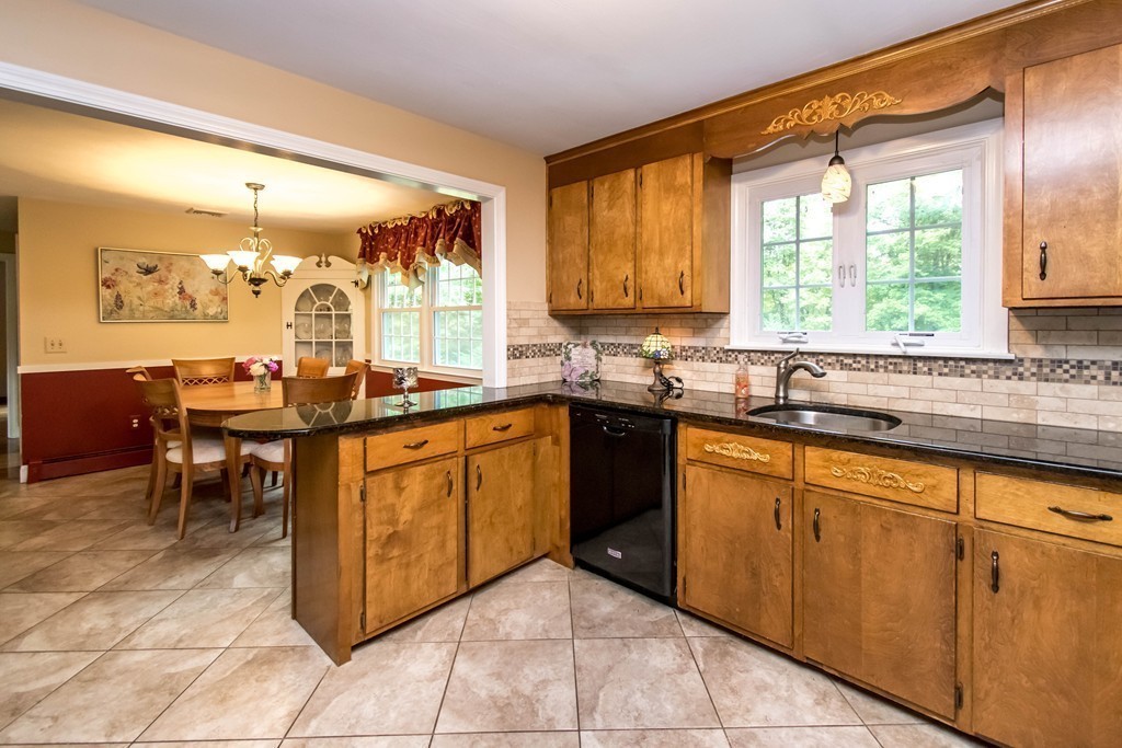 22 Crest Road Monson, MA 01057 - Photo 4 of 24