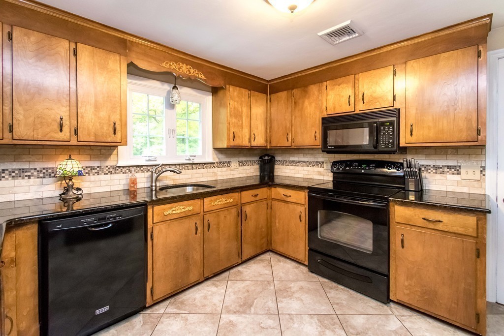 22 Crest Road Monson, MA 01057 - Photo 6 of 24