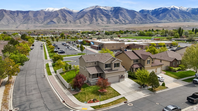 6674 Malachite Way Tooele, UT 84074 - Photo 4 of 34