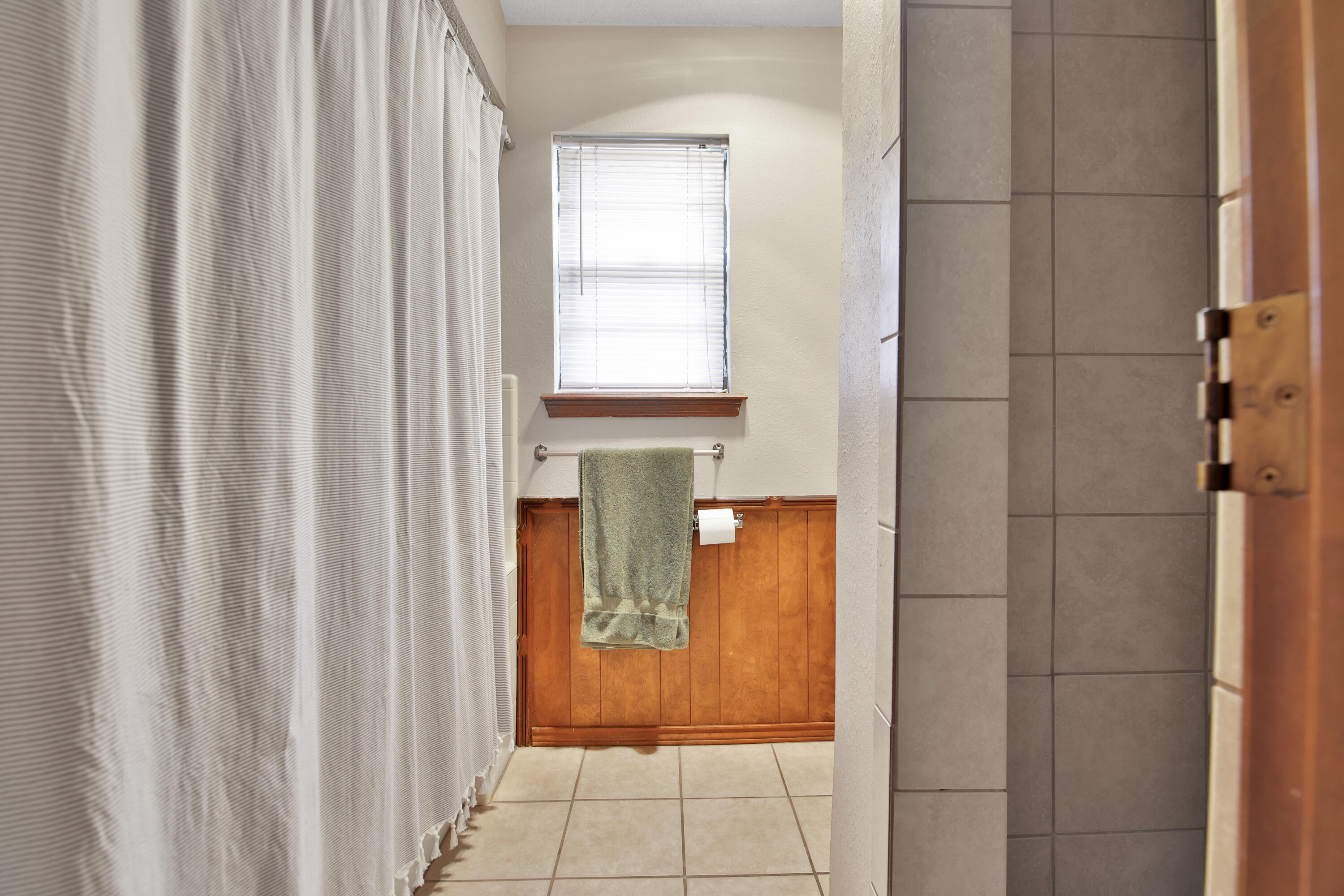 3406 93rd Street Lubbock, TX 79423 - Photo 25 of 33 Primary Shower/Tub