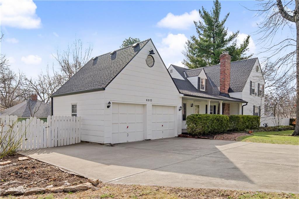 6915 Reeds Road Prairie Village, KS 66208 - Photo 2 of 47