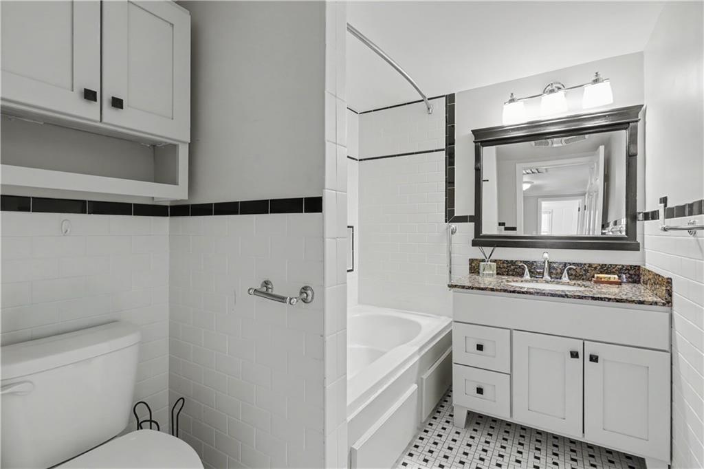 6915 Reeds Road Prairie Village, KS 66208 - Photo 23 of 47