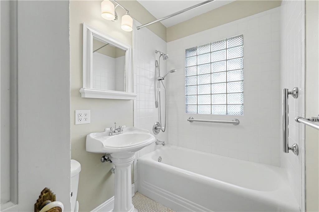 6915 Reeds Road Prairie Village, KS 66208 - Photo 27 of 47