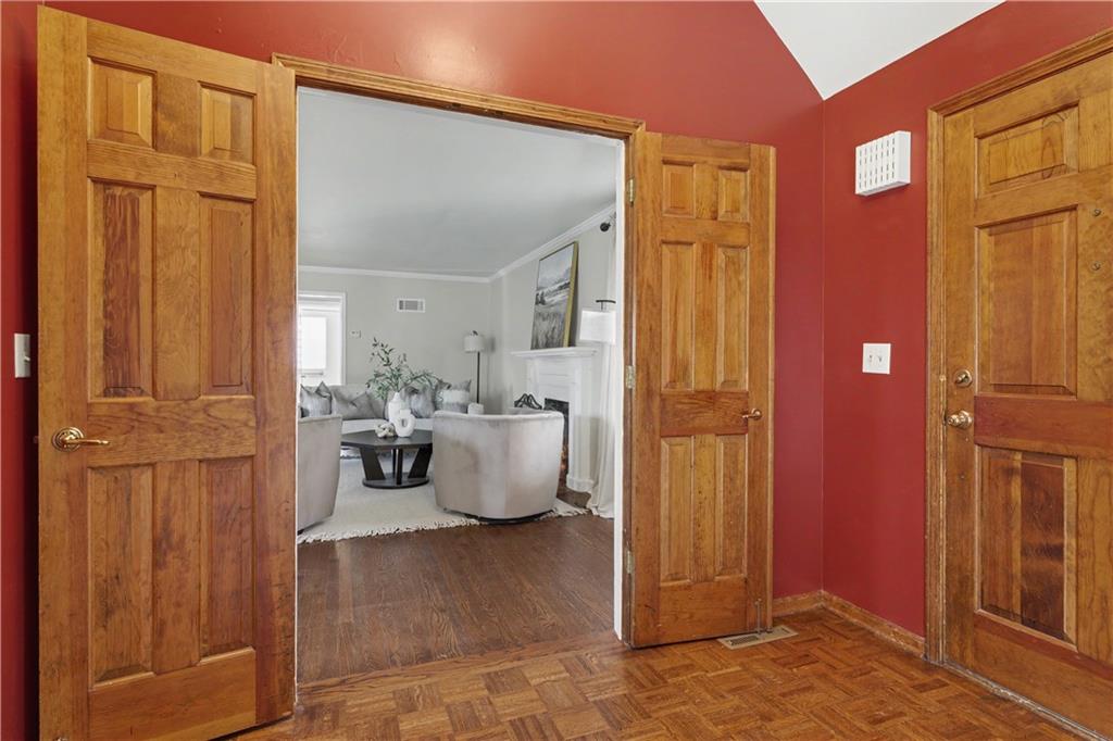 6915 Reeds Road Prairie Village, KS 66208 - Photo 3 of 47