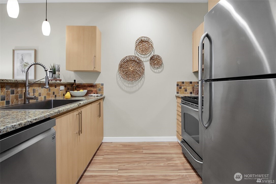424 North 85th Street, Unit 406 Seattle, WA 98103 - Photo 15 of 34