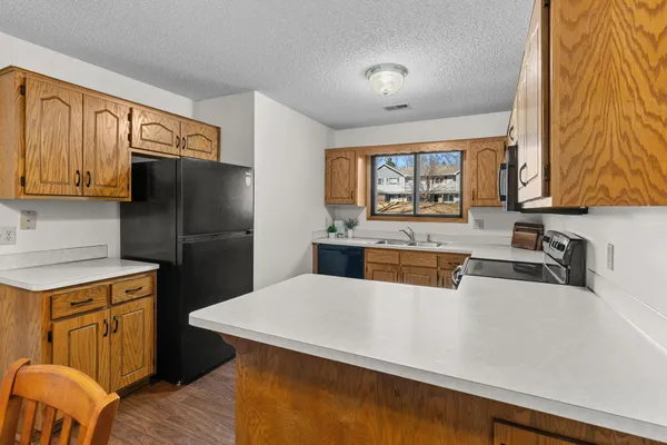 $219,900 | 7646 13th Street North, Oakdale, MN 55128