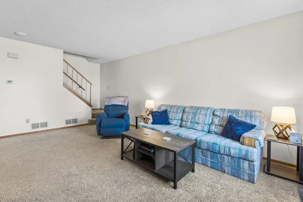 $219,900 | 7646 13th Street North, Oakdale, MN 55128