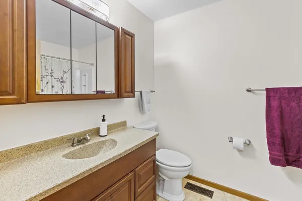 $219,900 | 7646 13th Street North, Oakdale, MN 55128
