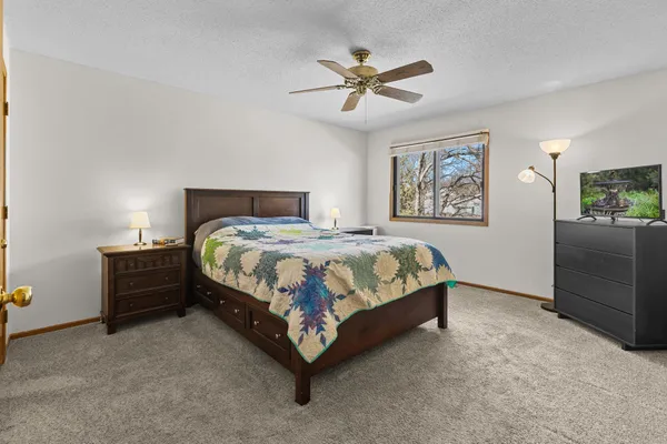 $219,900 | 7646 13th Street North, Oakdale, MN 55128