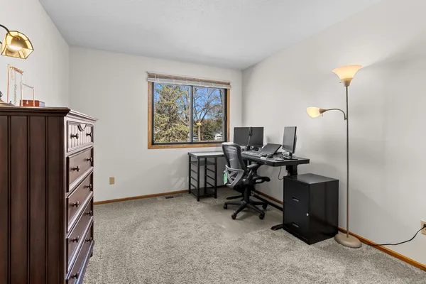 $219,900 | 7646 13th Street North, Oakdale, MN 55128