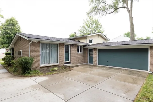 $2,200 | 39 Halwill Drive, Amherst, NY 14226