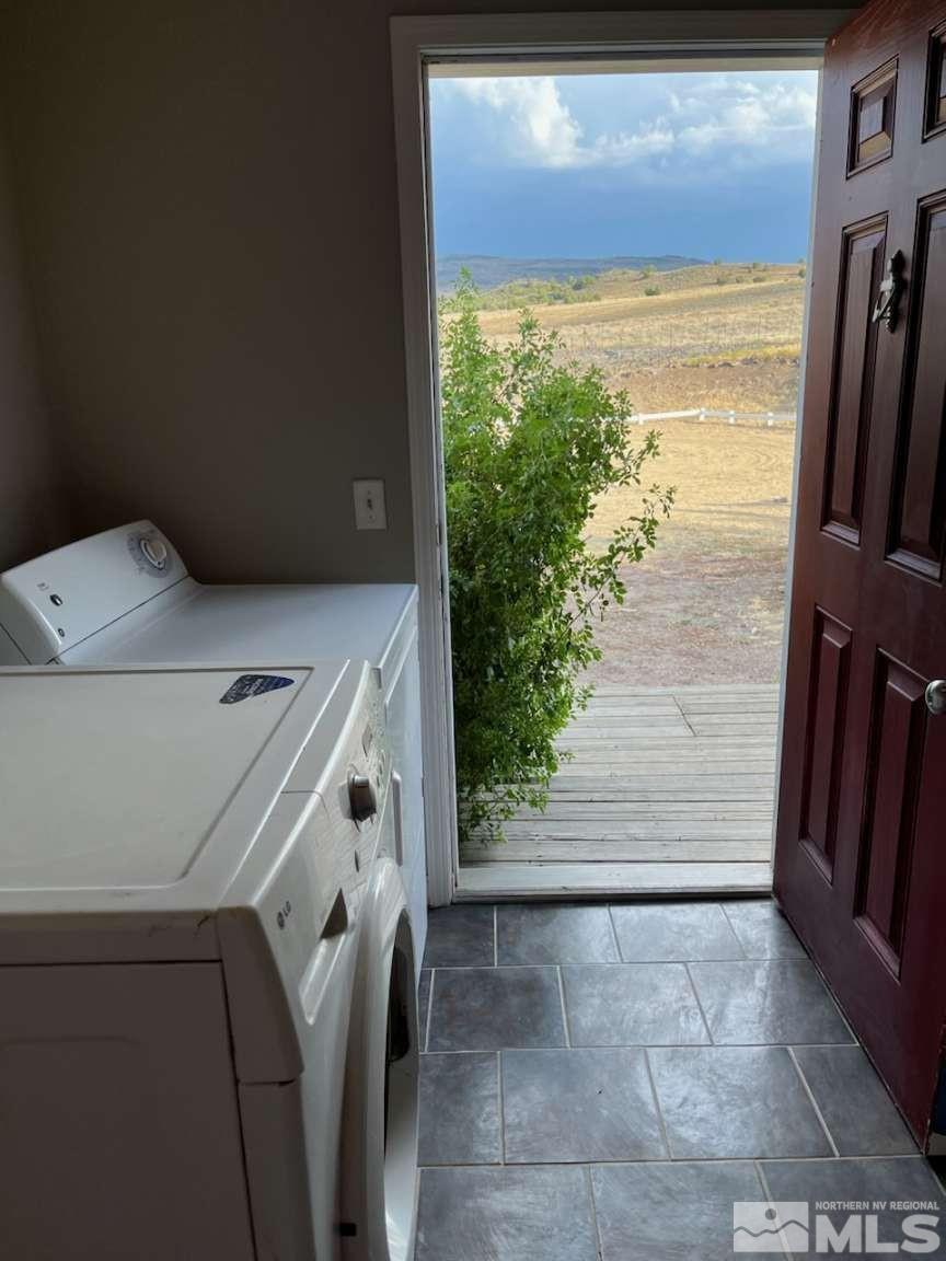 3395 Basque Oven Road Reno, NV 89510 - Photo 21 of 40 a utility room with washer and dryer