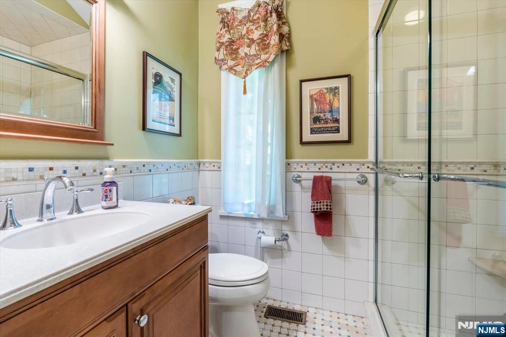 314 Winthrop Road Teaneck, NJ 07666 - Photo 21 of 49