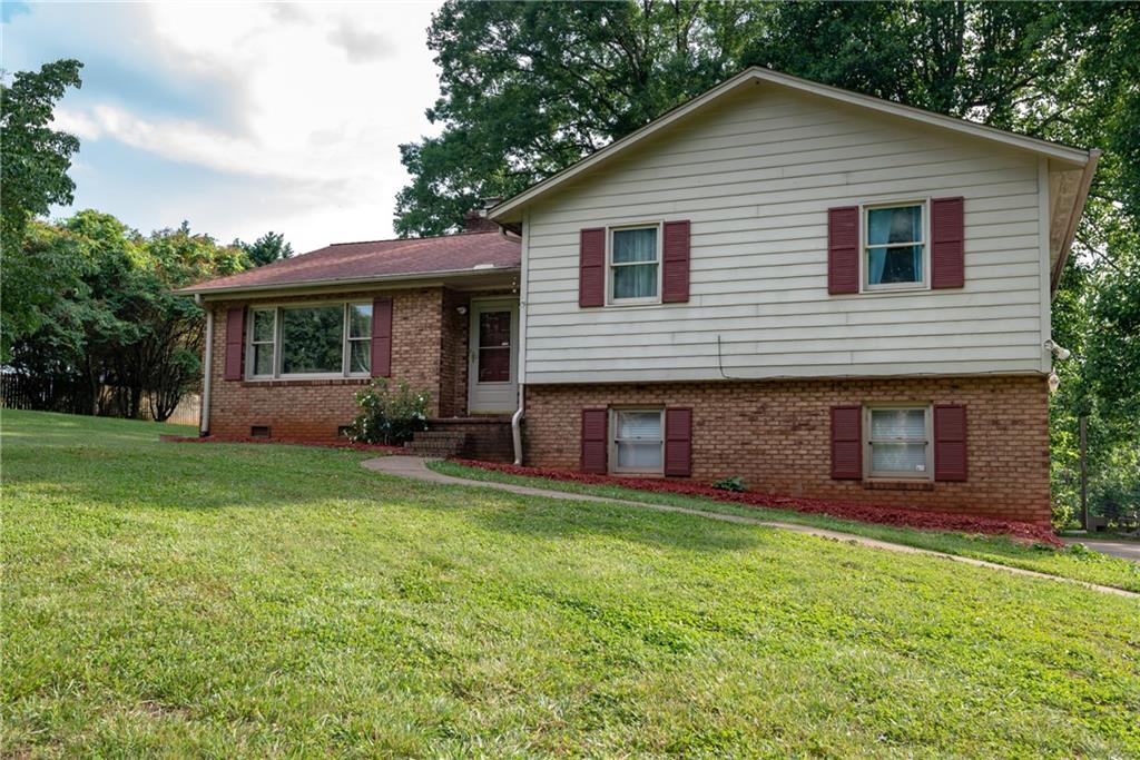 1653 Magnum Road Hickory, NC 28602 - Photo 1 of 37 Gallery Image 1